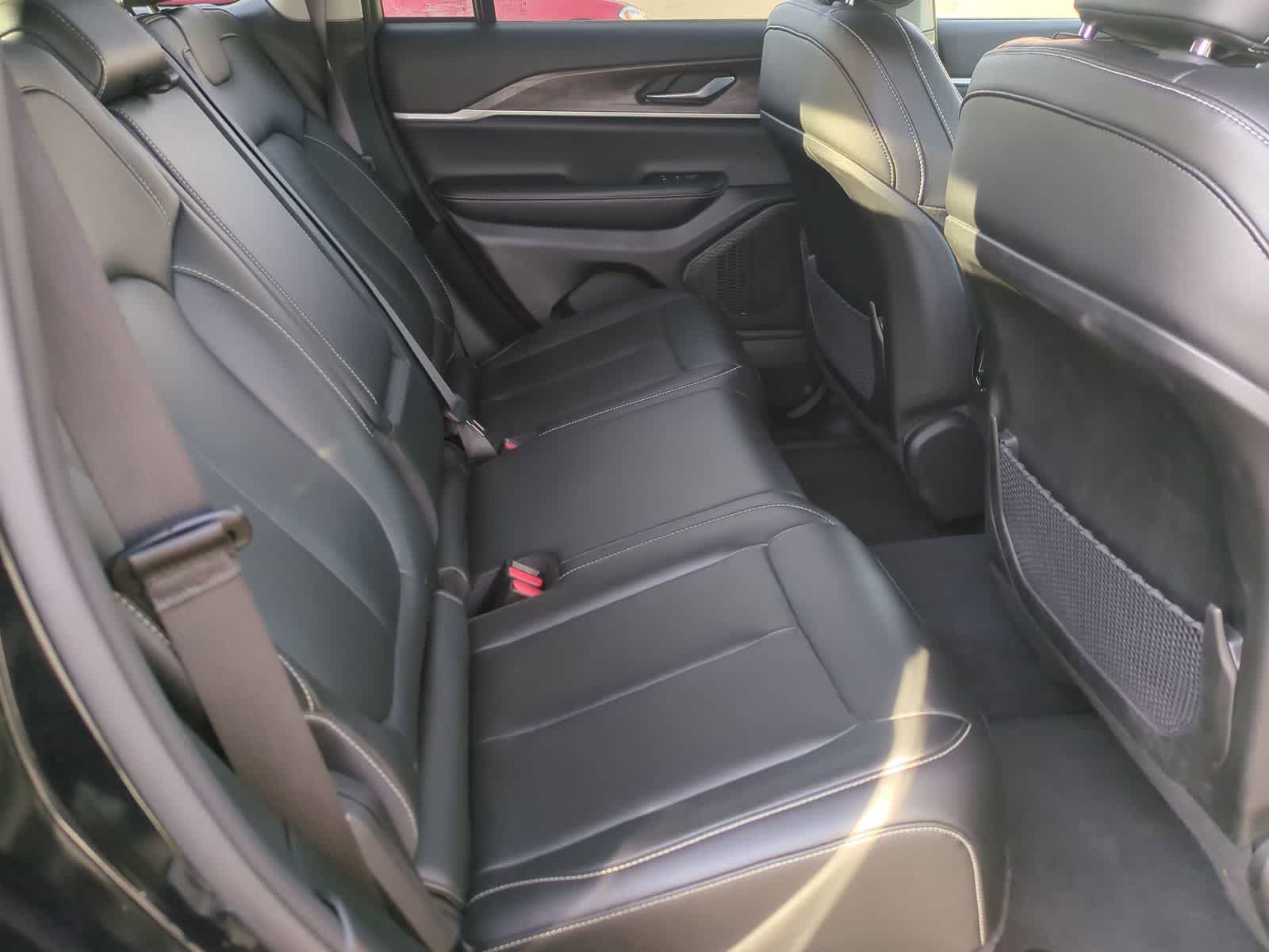 Thumbnail: 2023 Jeep Grand Cherokee - 21