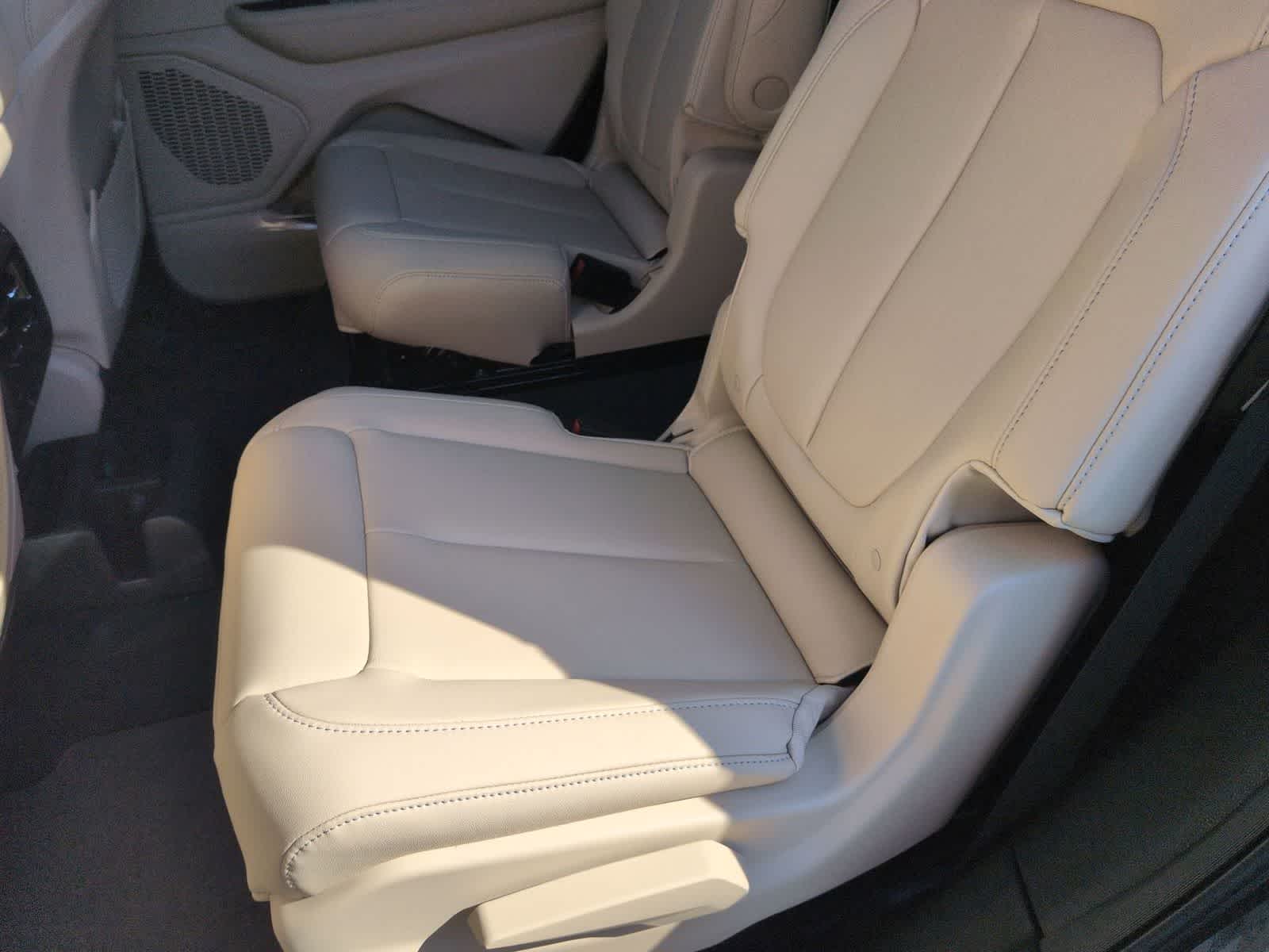 Thumbnail: 2025 Jeep Grand Cherokee L - 18