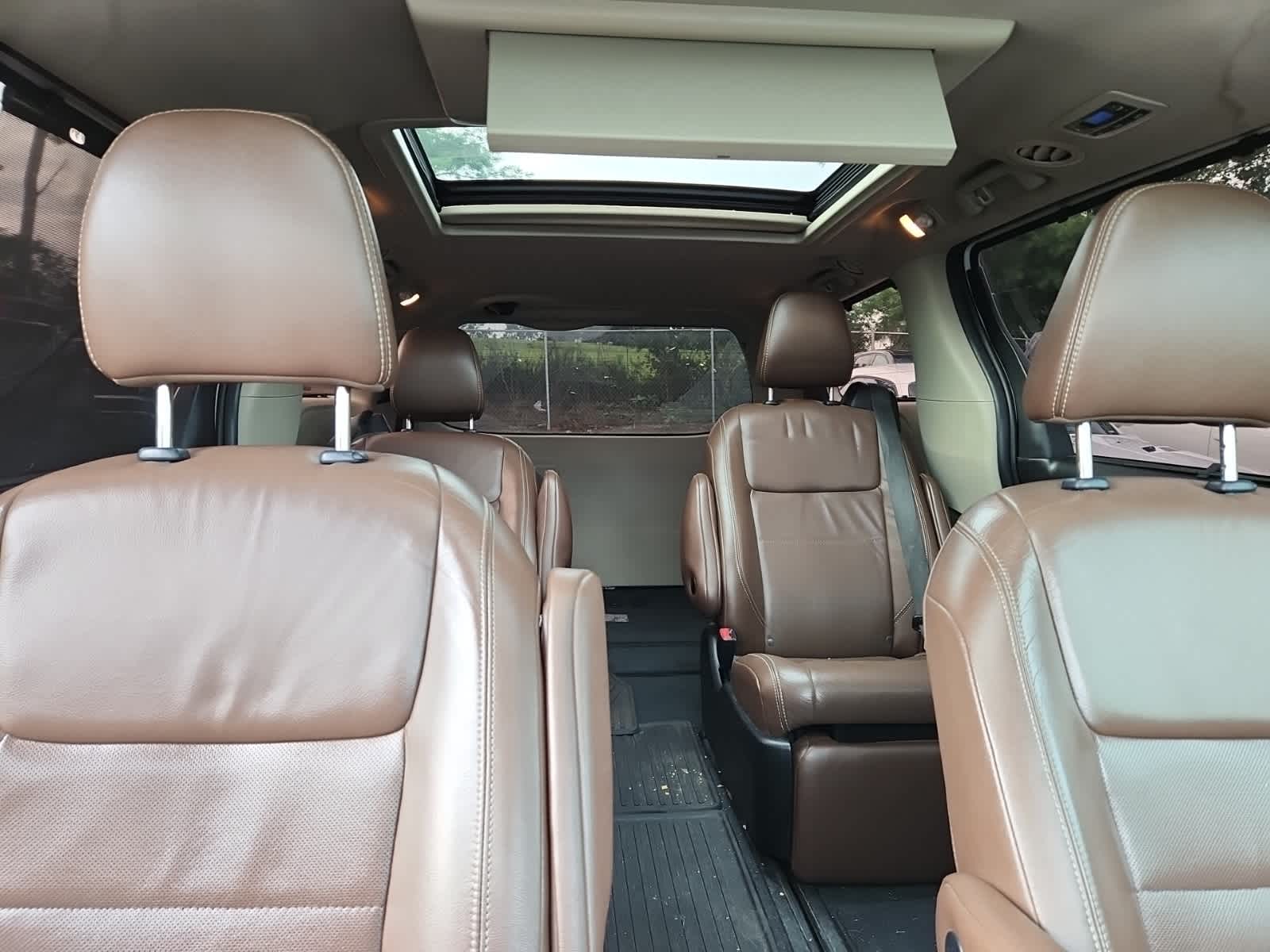 Thumbnail: 2019 Toyota Sienna - 19