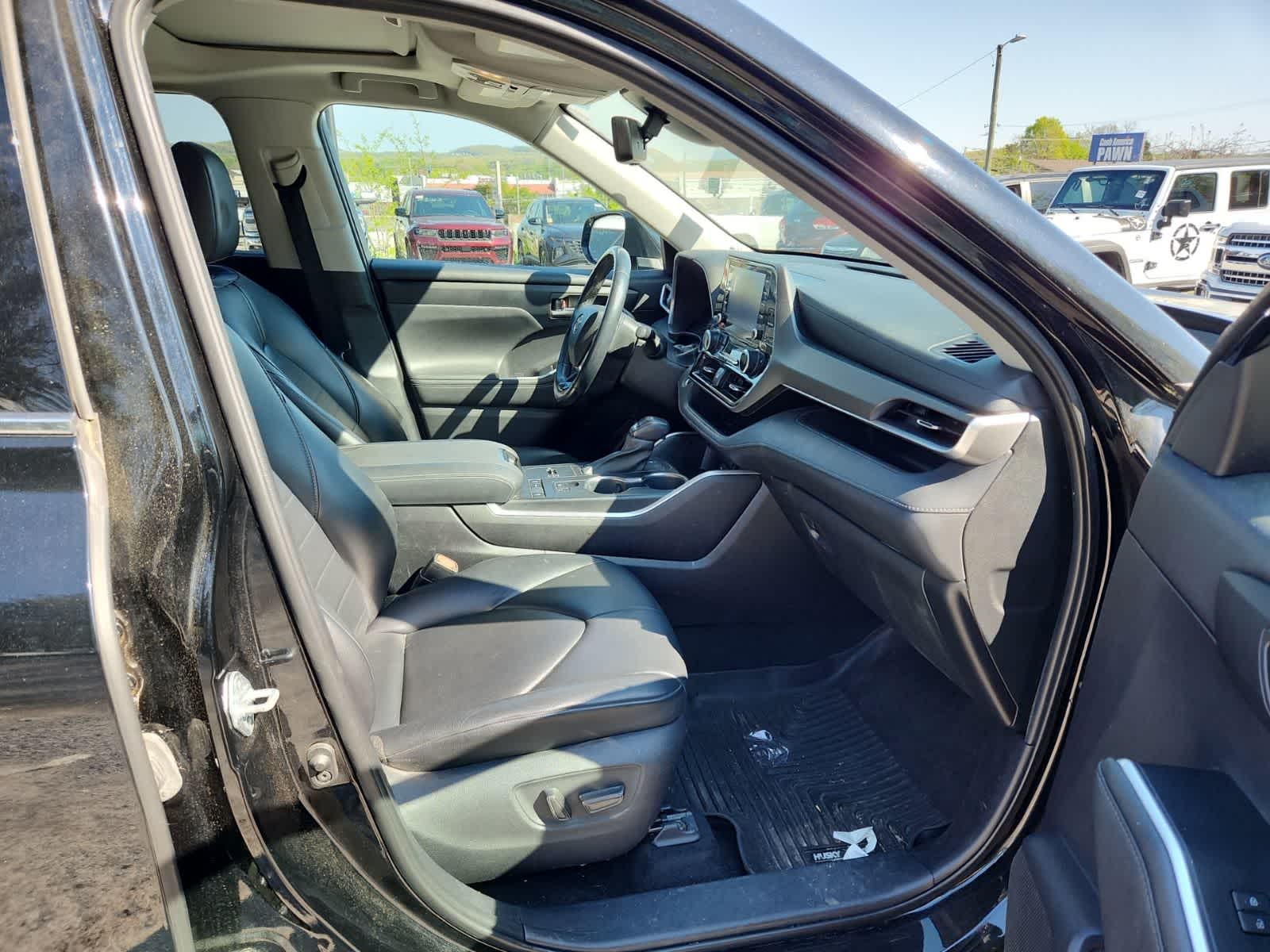 Thumbnail: 2021 Toyota Highlander - 21