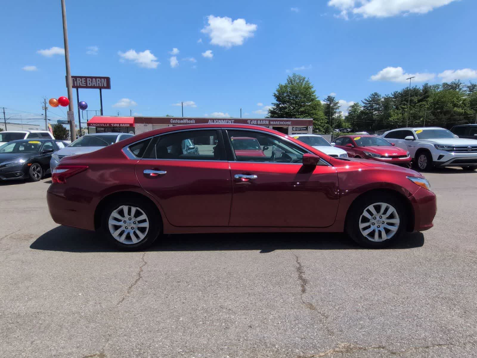 Thumbnail: 2016 Nissan Altima - 9