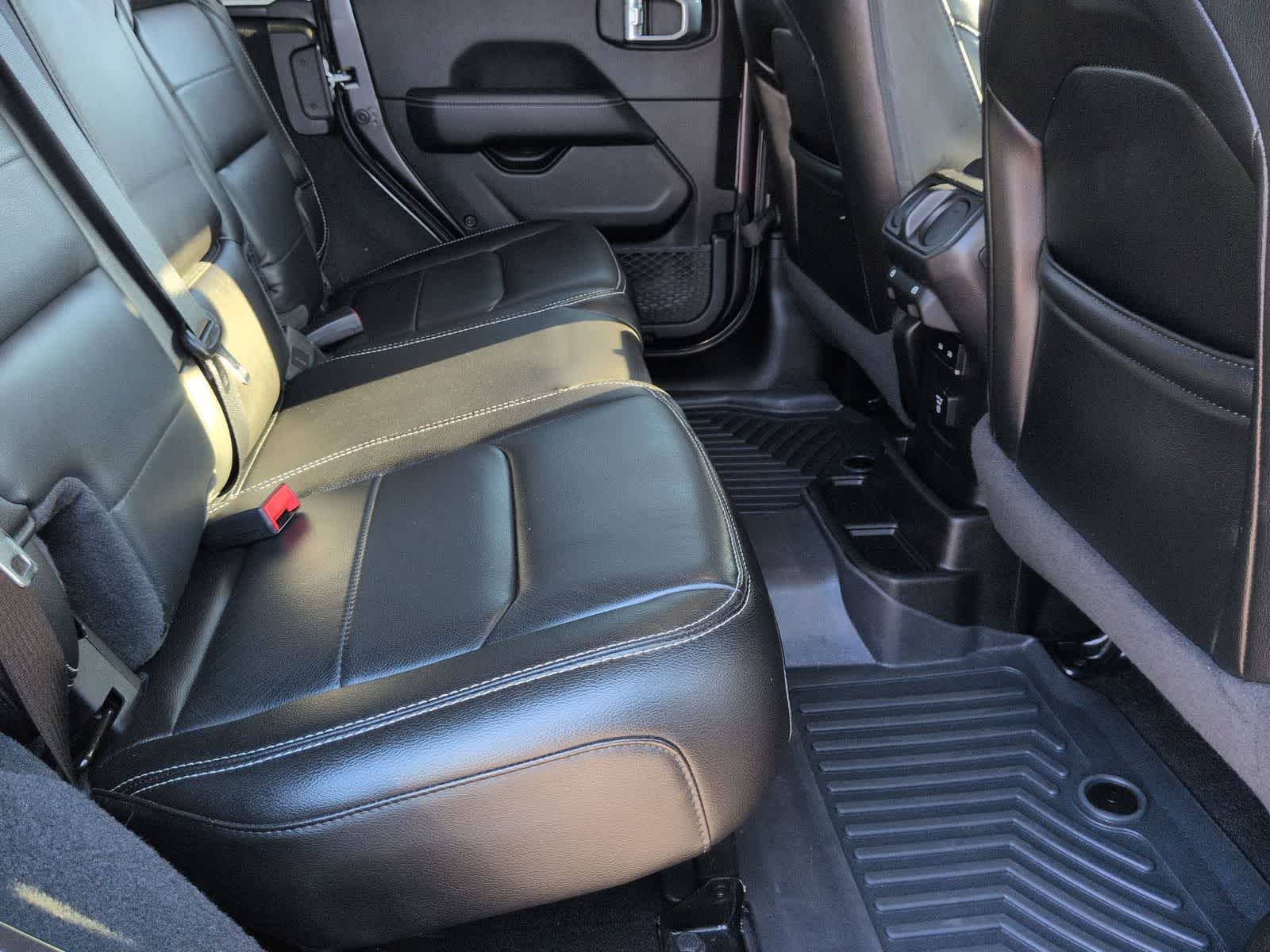 Thumbnail: 2021 Jeep Wrangler - 21