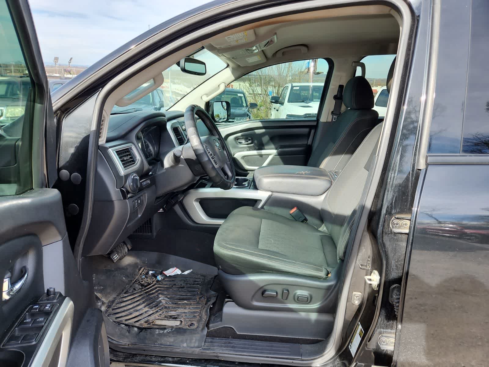 Thumbnail: 2019 Nissan Titan - 15