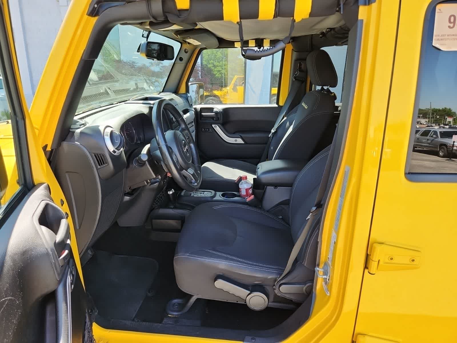 Thumbnail: 2015 Jeep Wrangler - 15