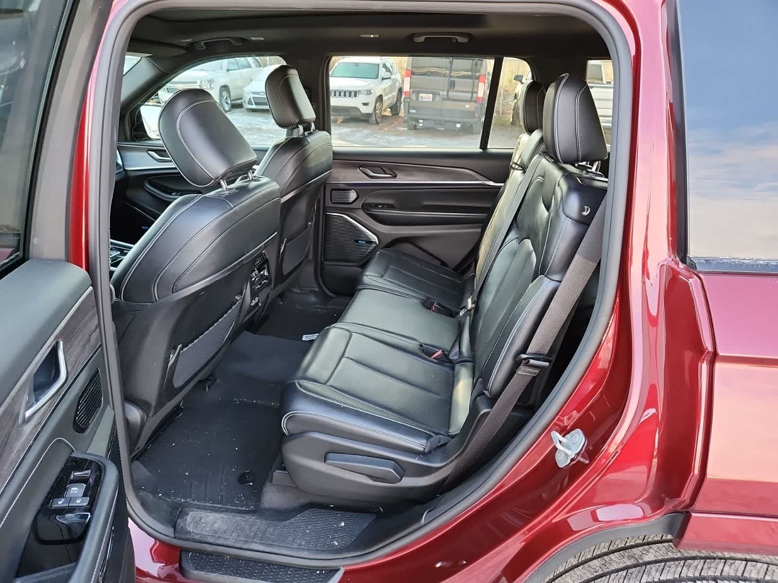 Thumbnail: 2022 Jeep Grand Cherokee L - 28