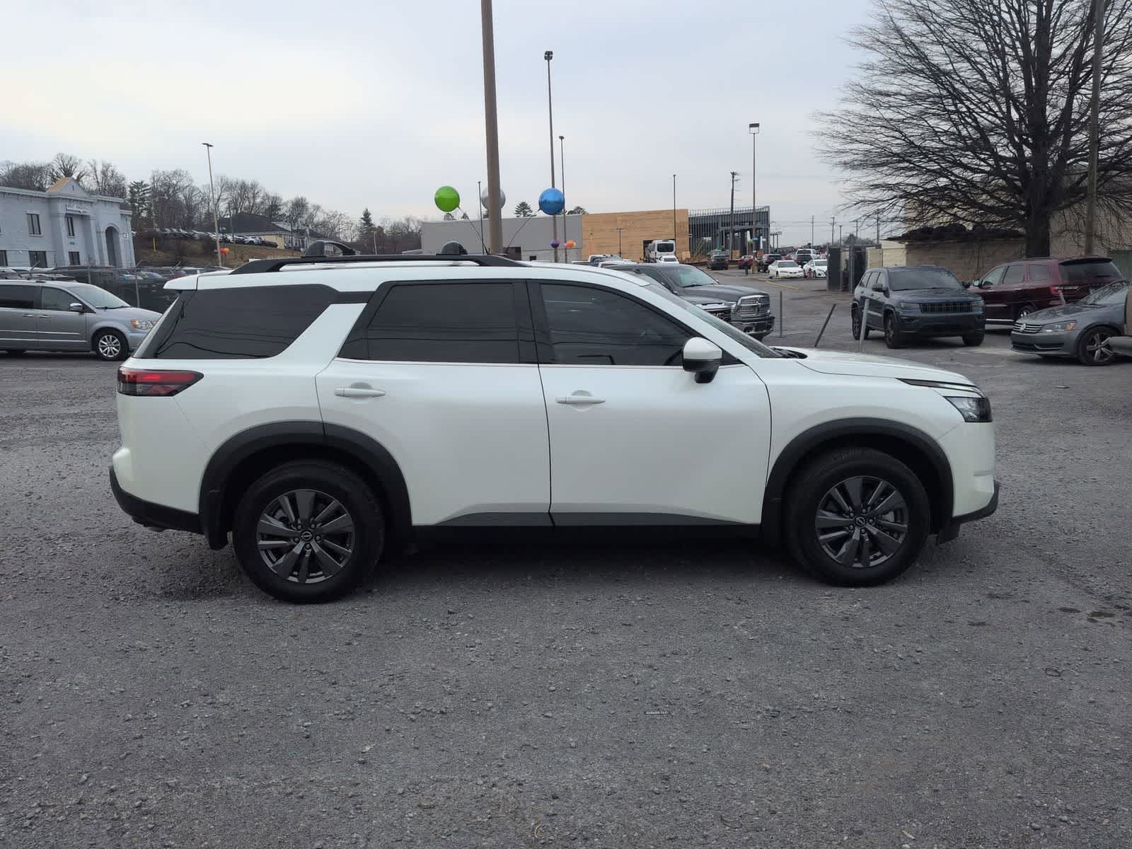 Thumbnail: 2024 Nissan Pathfinder - 9