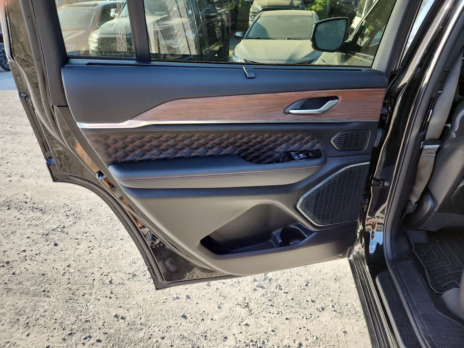 Thumbnail: 2021 Jeep Grand Cherokee L - 28