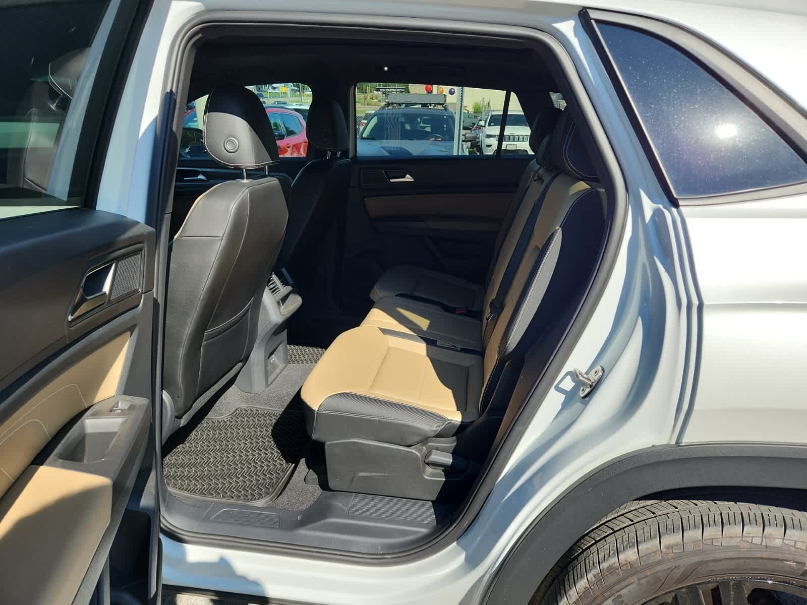 Thumbnail: 2023 Volkswagen Atlas - 26