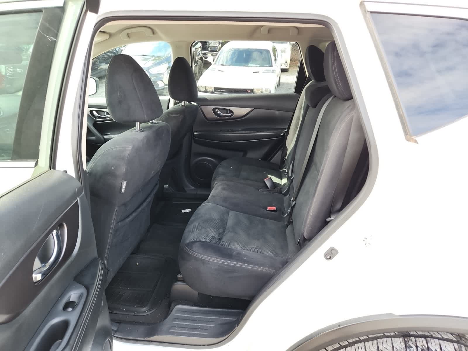Thumbnail: 2016 Nissan Rogue - 26