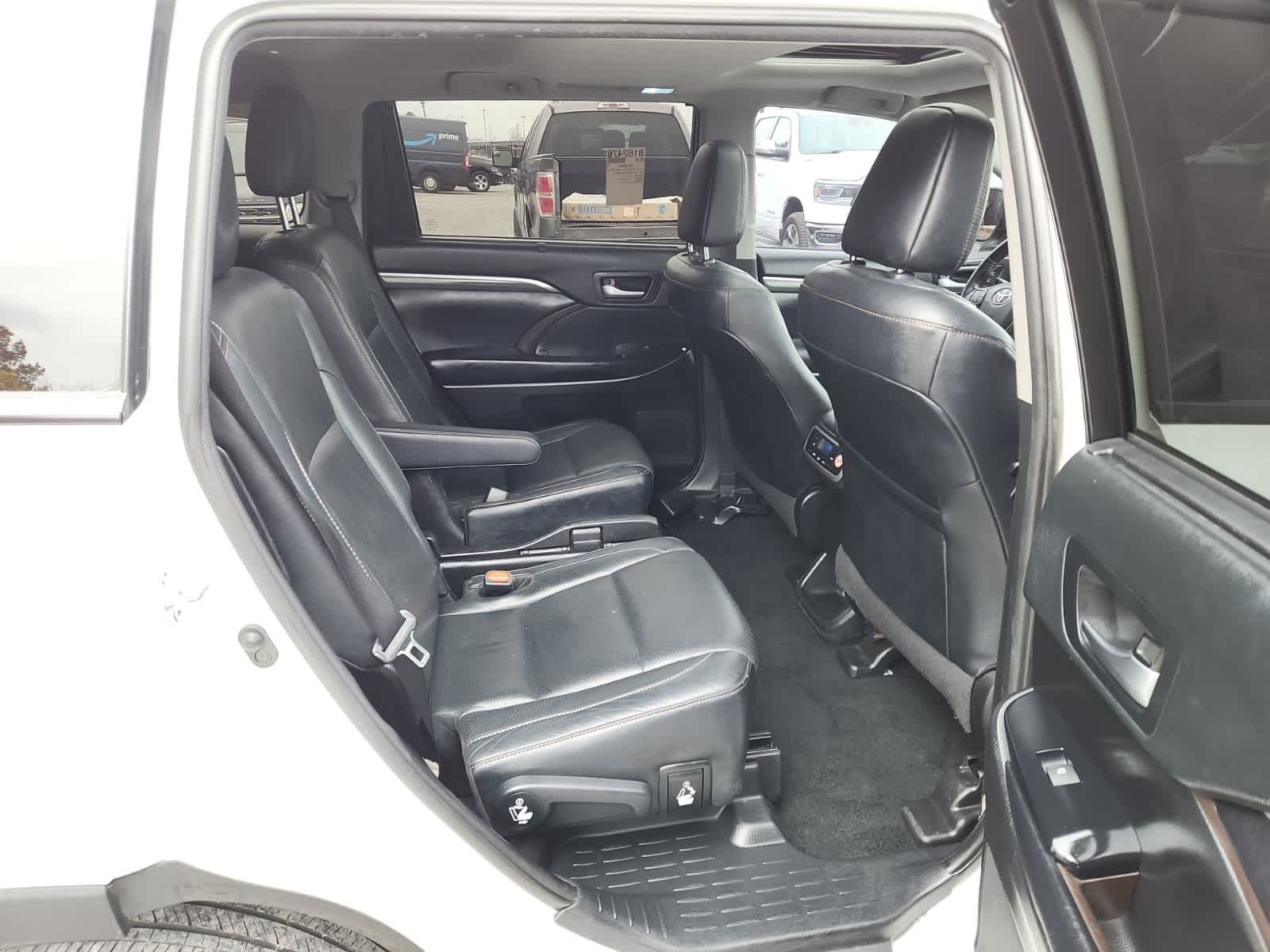 Thumbnail: 2019 Toyota Highlander - 23