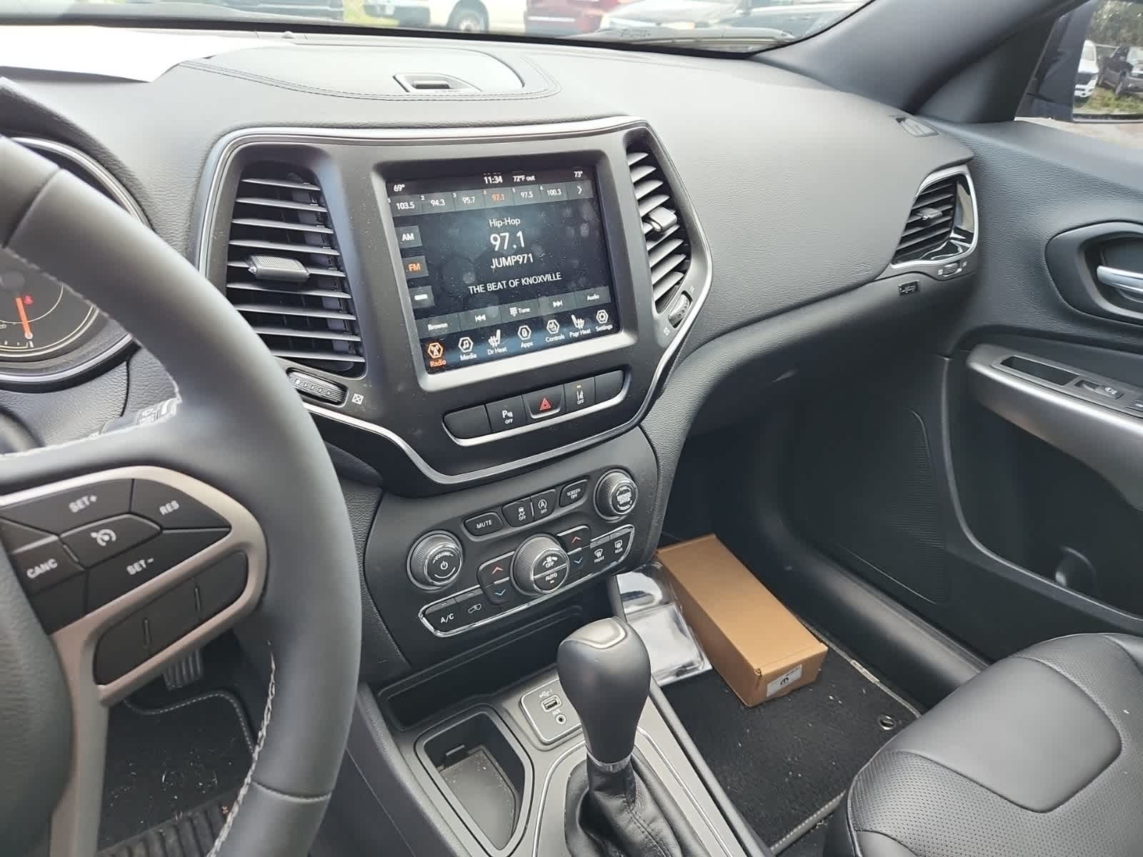 Thumbnail: 2021 Jeep Cherokee - 10