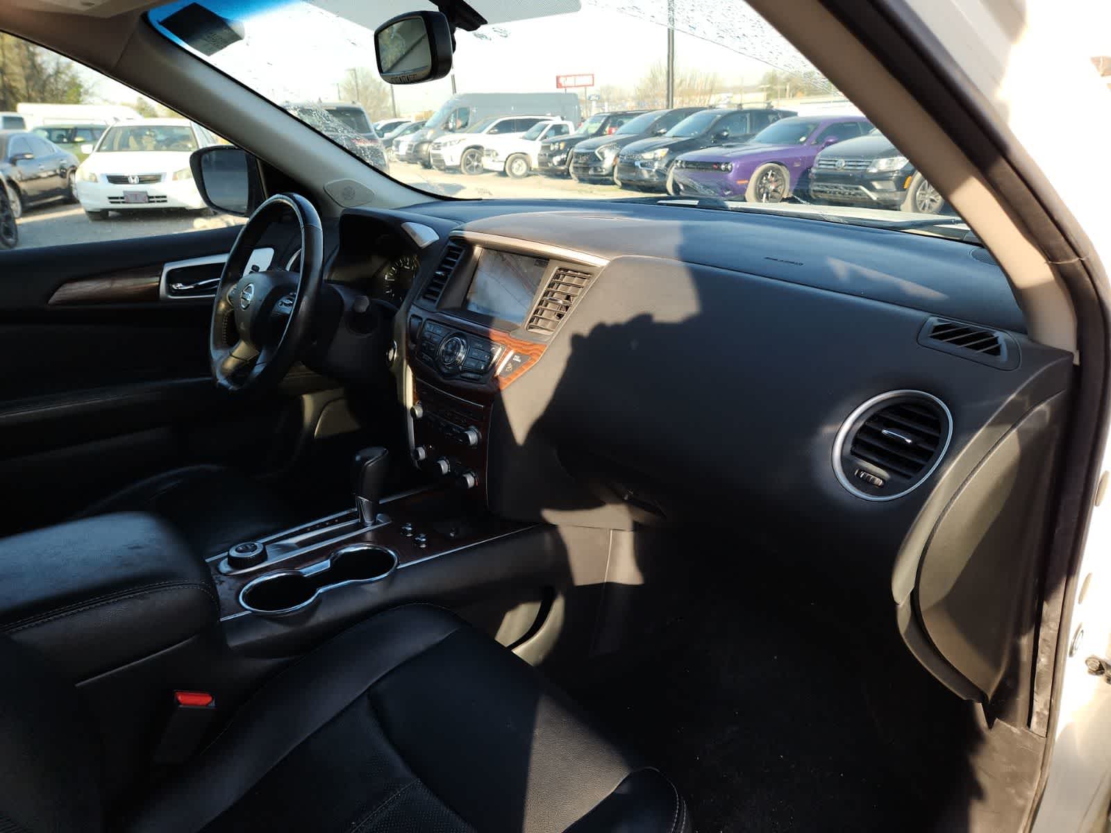 Thumbnail: 2019 Nissan Pathfinder - 17