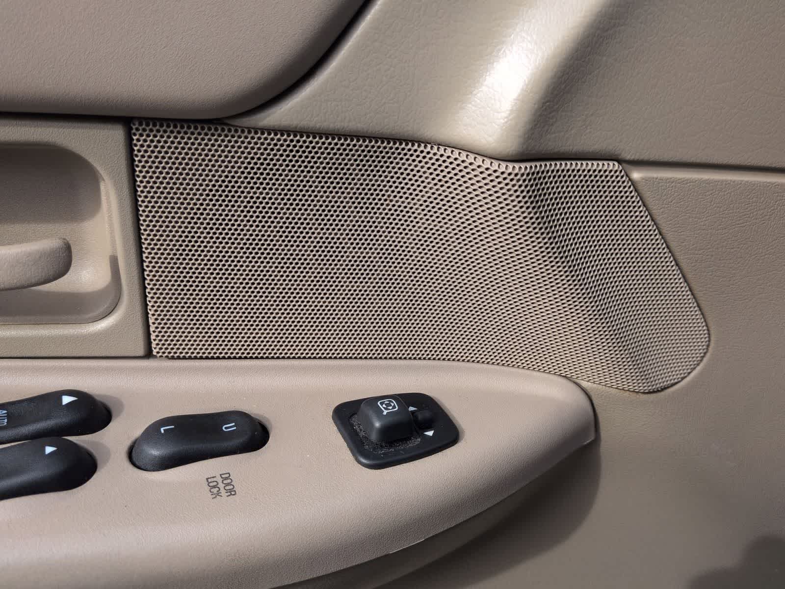 Thumbnail: 2001 Ford Crown Victoria - 26