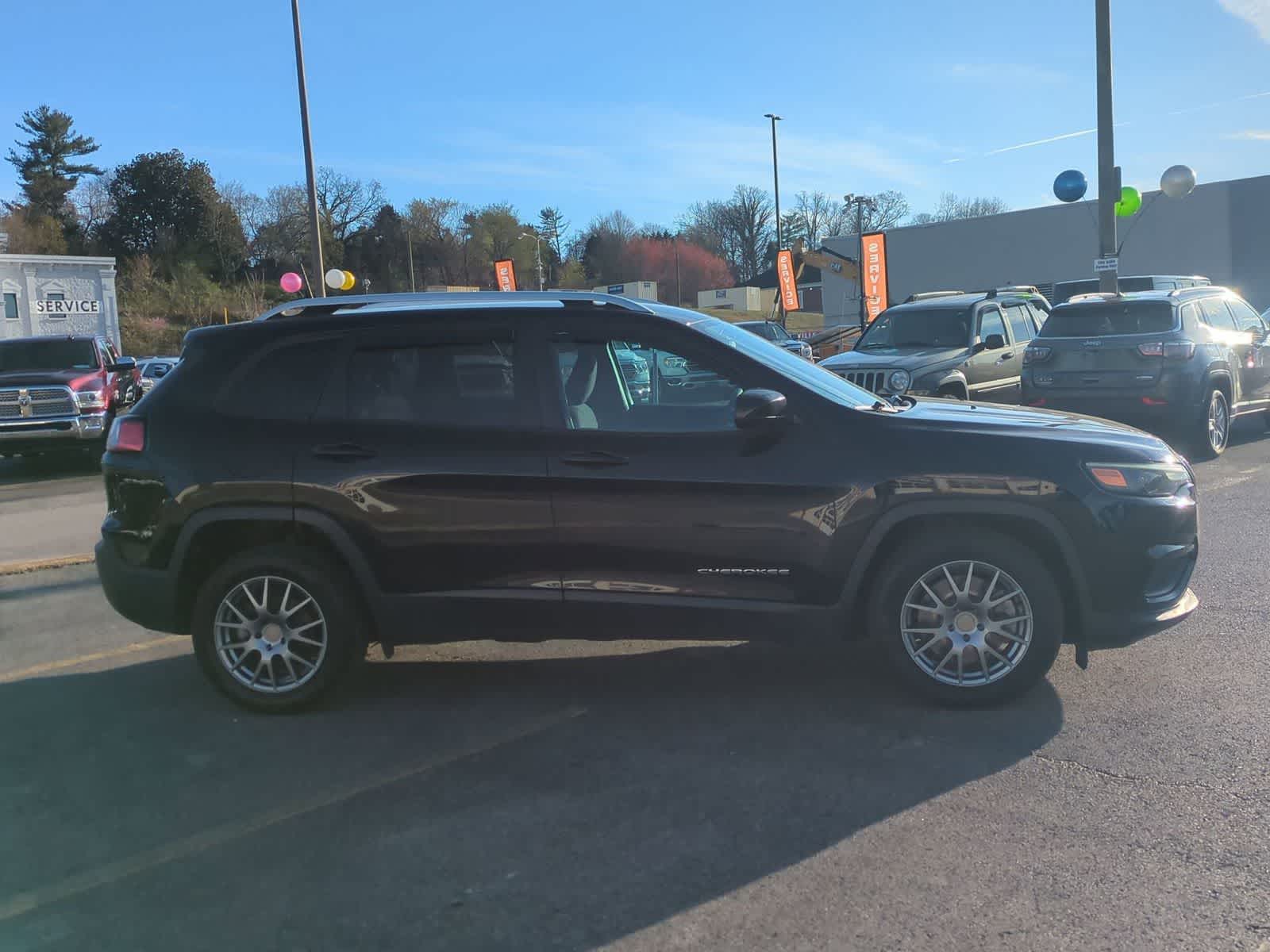 Thumbnail: 2020 Jeep Cherokee - 9