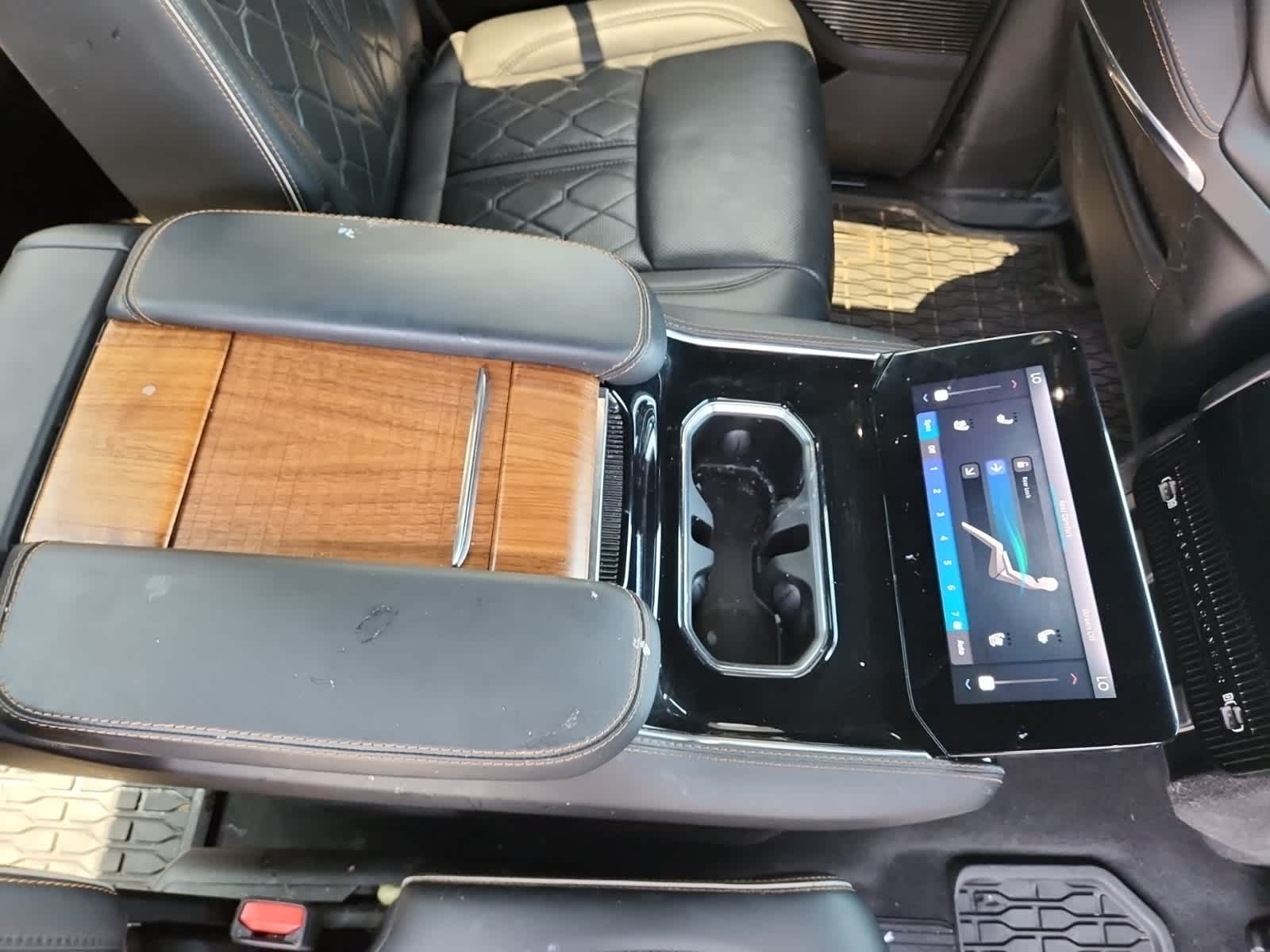 2023 Jeep Grand Wagoneer L Series III 27