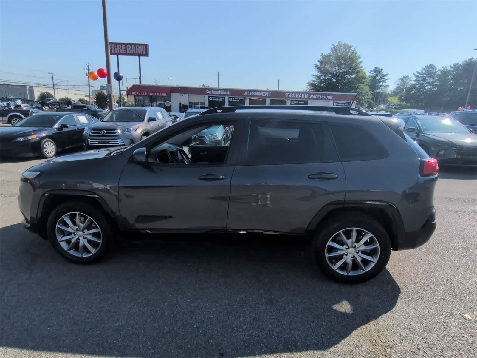 Thumbnail: 2018 Jeep Cherokee - 5