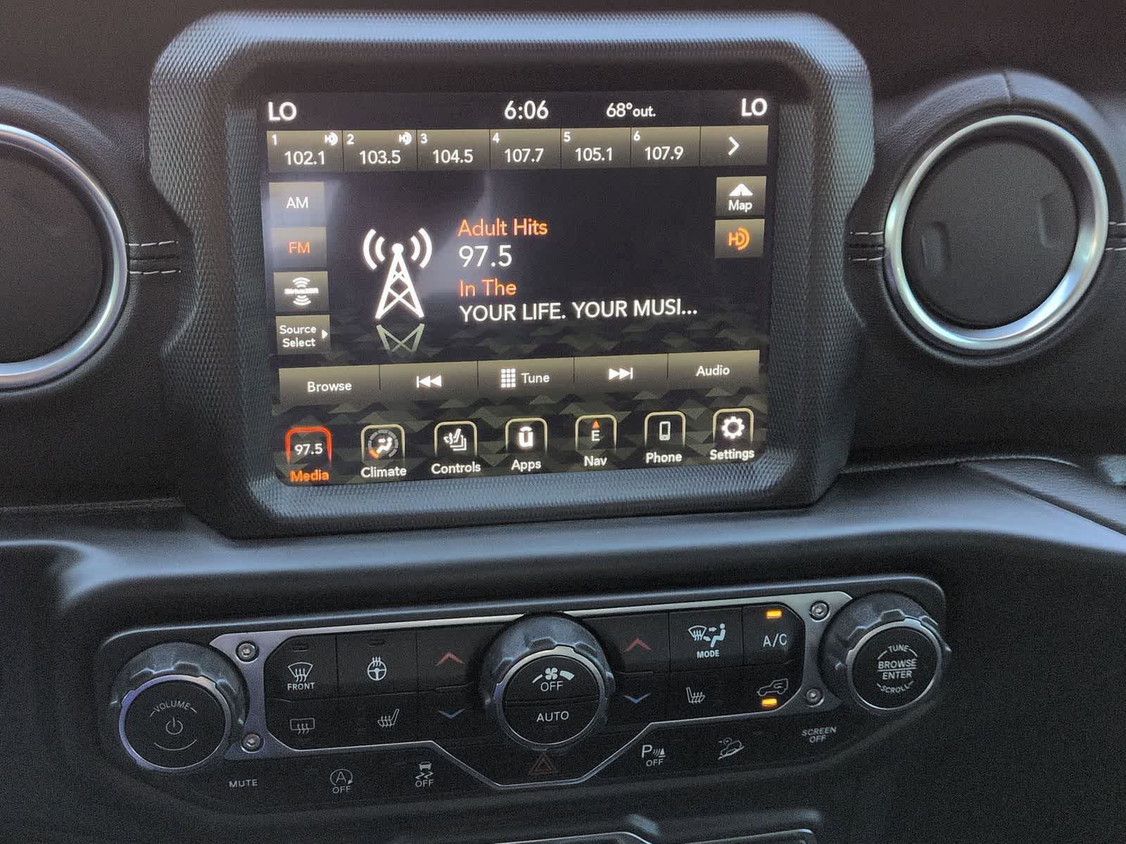 Thumbnail: 2021 Jeep Wrangler - 32