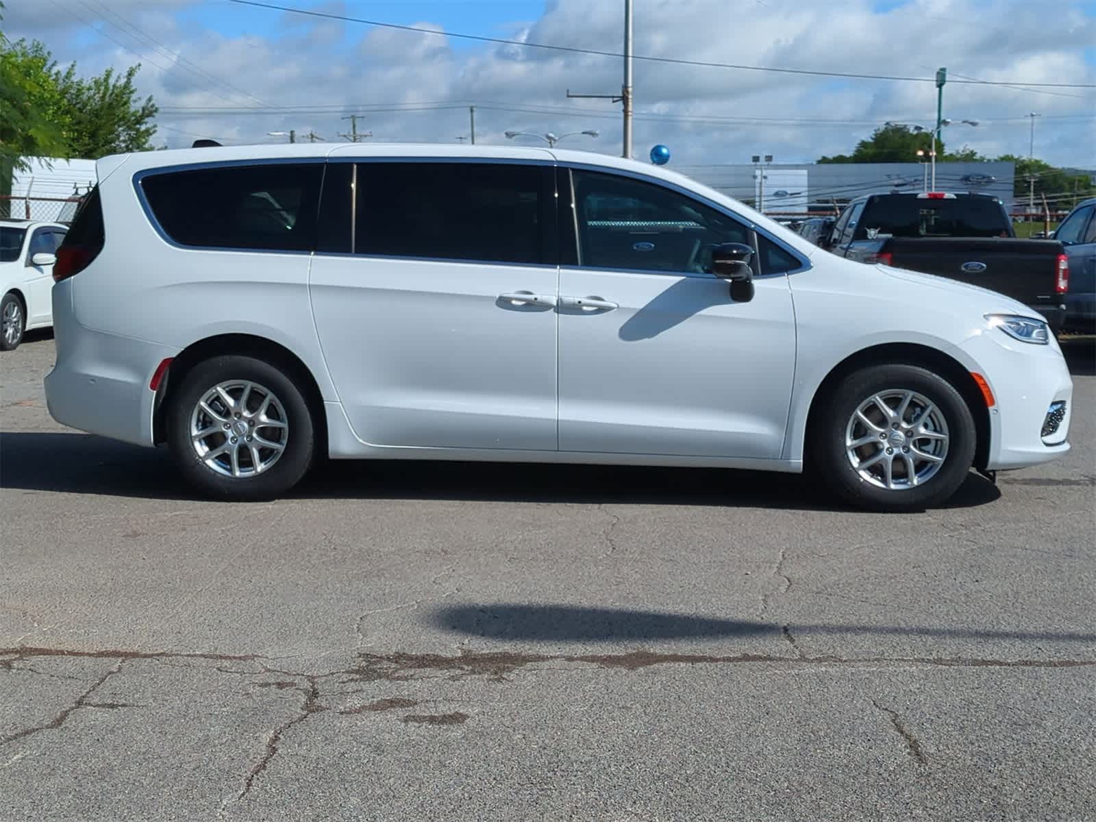 Thumbnail: 2025 Chrysler Pacifica - 9
