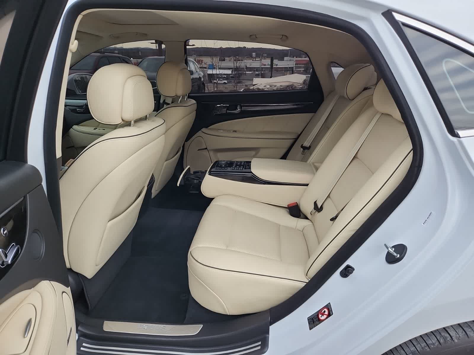 Thumbnail: 2014 Hyundai Equus - 27