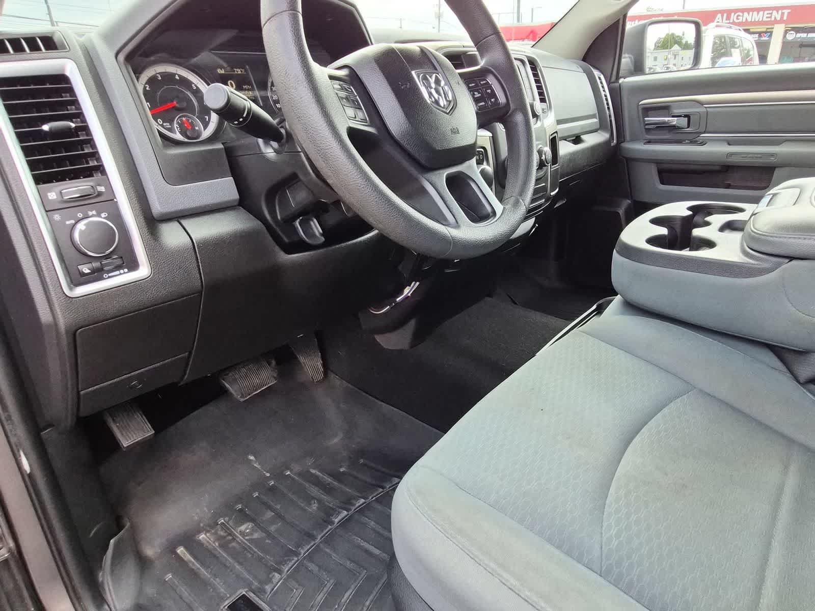 Thumbnail: 2019 RAM 1500 Classic - 2
