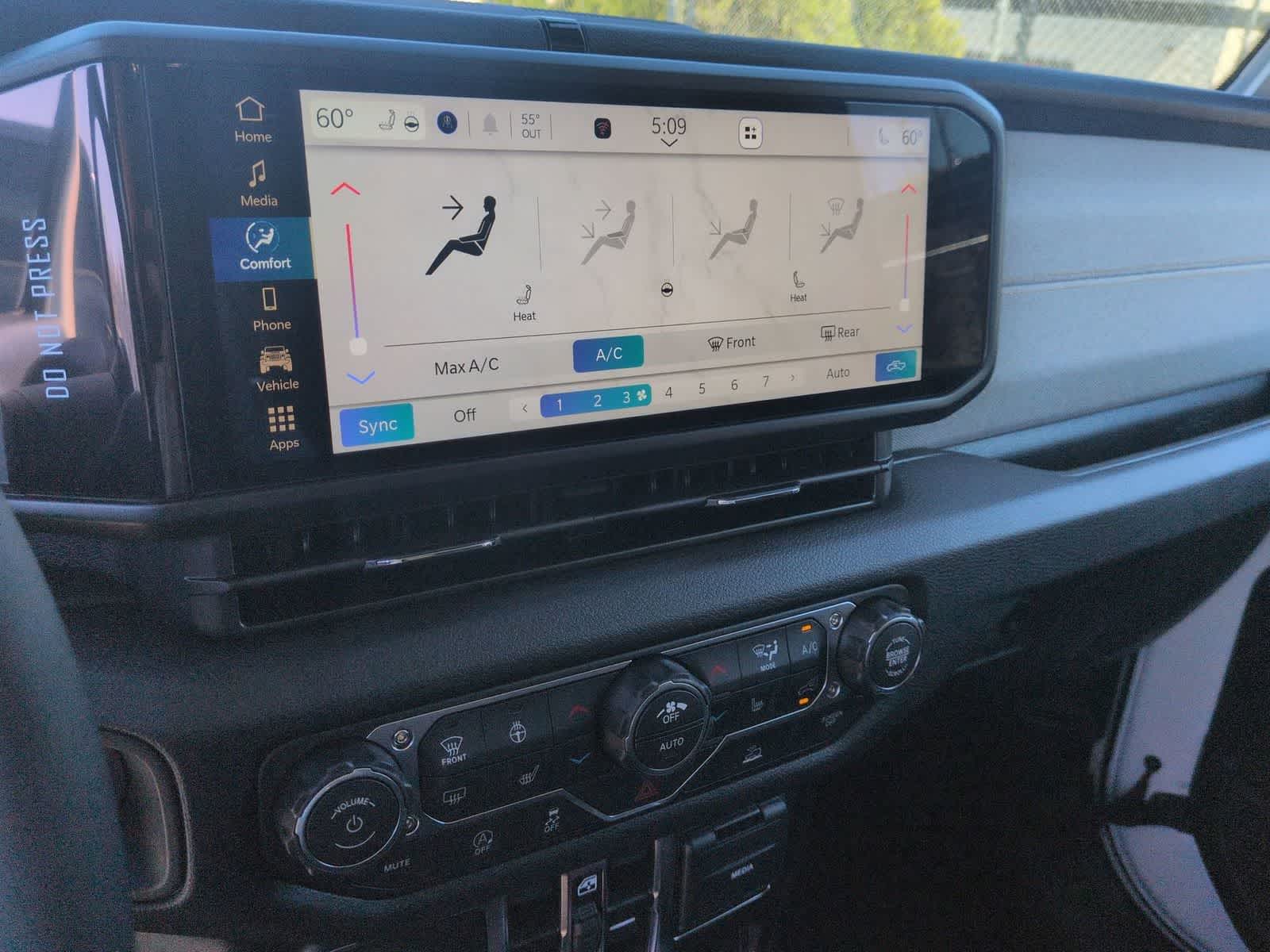 Thumbnail: 2026 Jeep Gladiator - 19