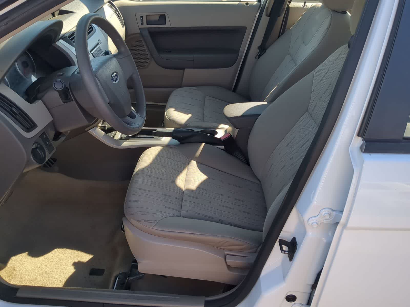Thumbnail: 2008 Ford Focus - 17