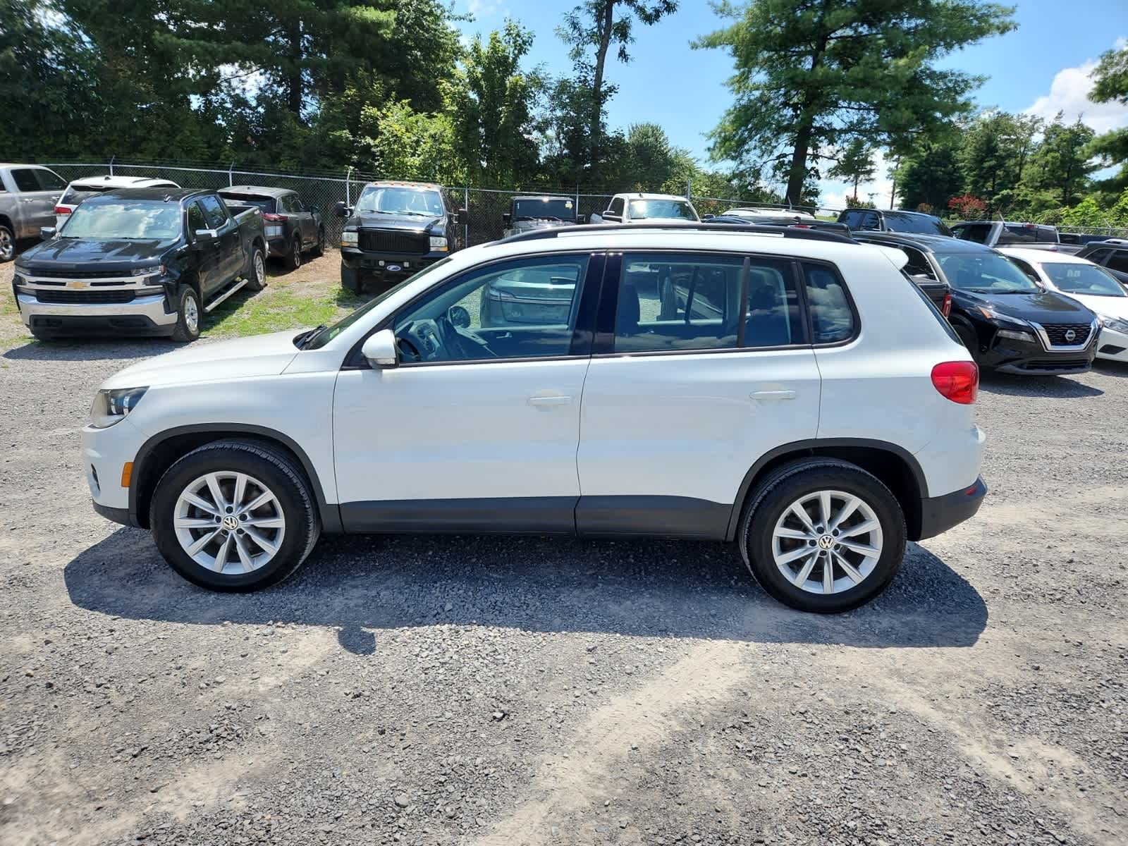 Thumbnail: 2017 Volkswagen Tiguan - 2