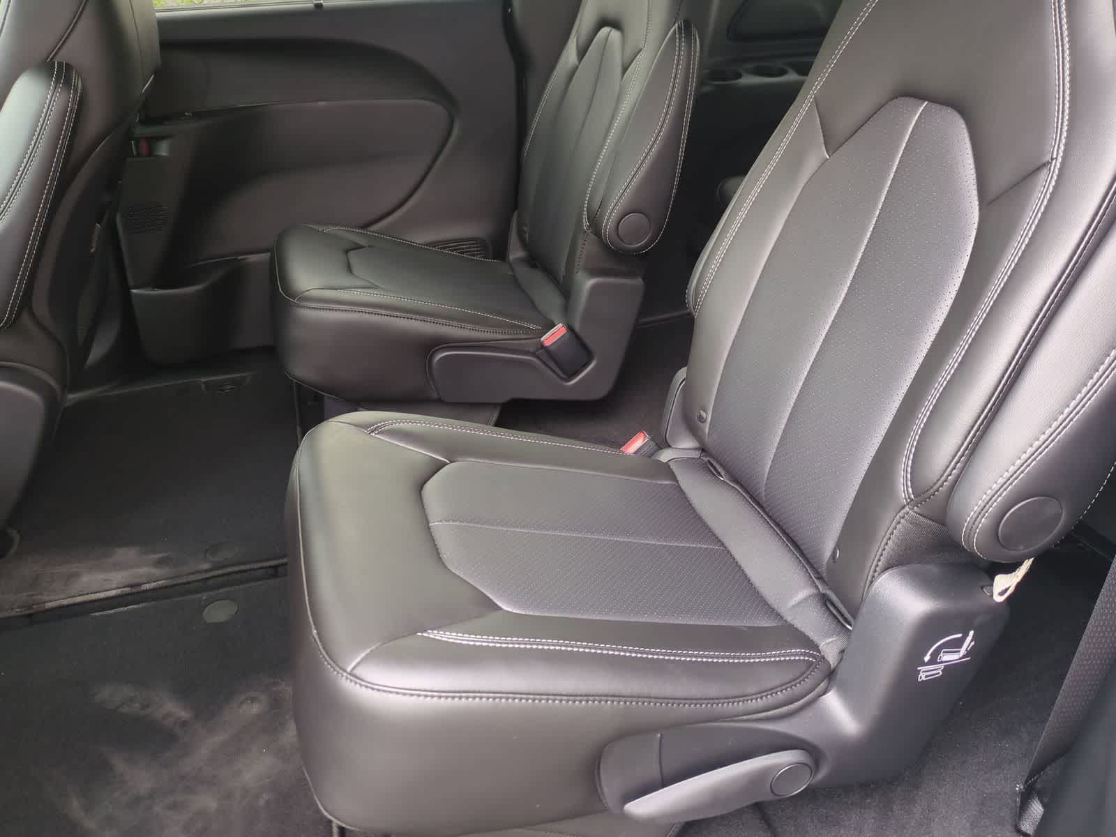Thumbnail: 2027 Chrysler Pacifica - 19