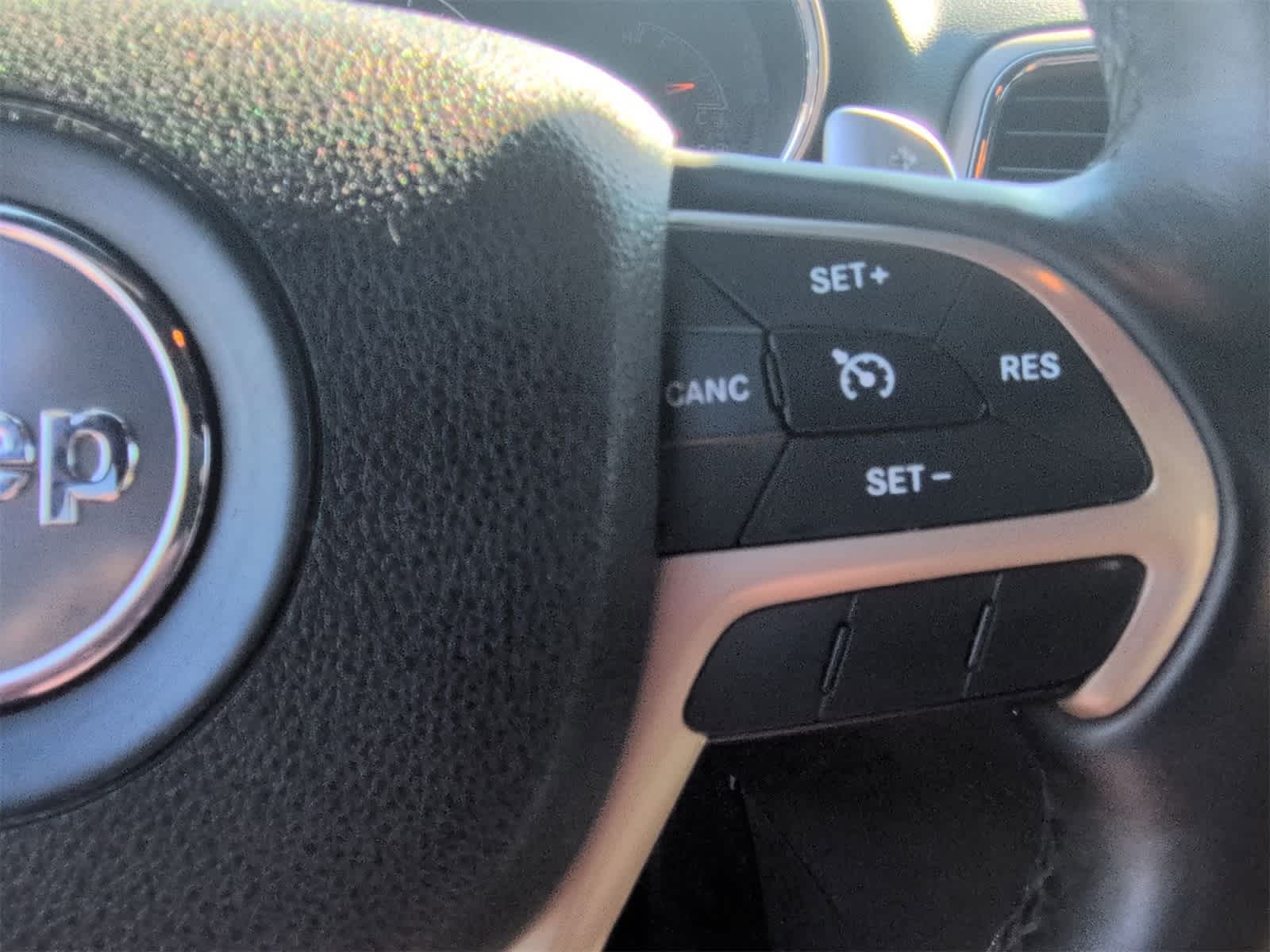 Thumbnail: 2015 Jeep Grand Cherokee - 24