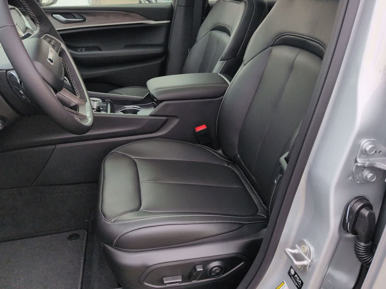 Thumbnail: 2026 Jeep Grand Cherokee L - 13