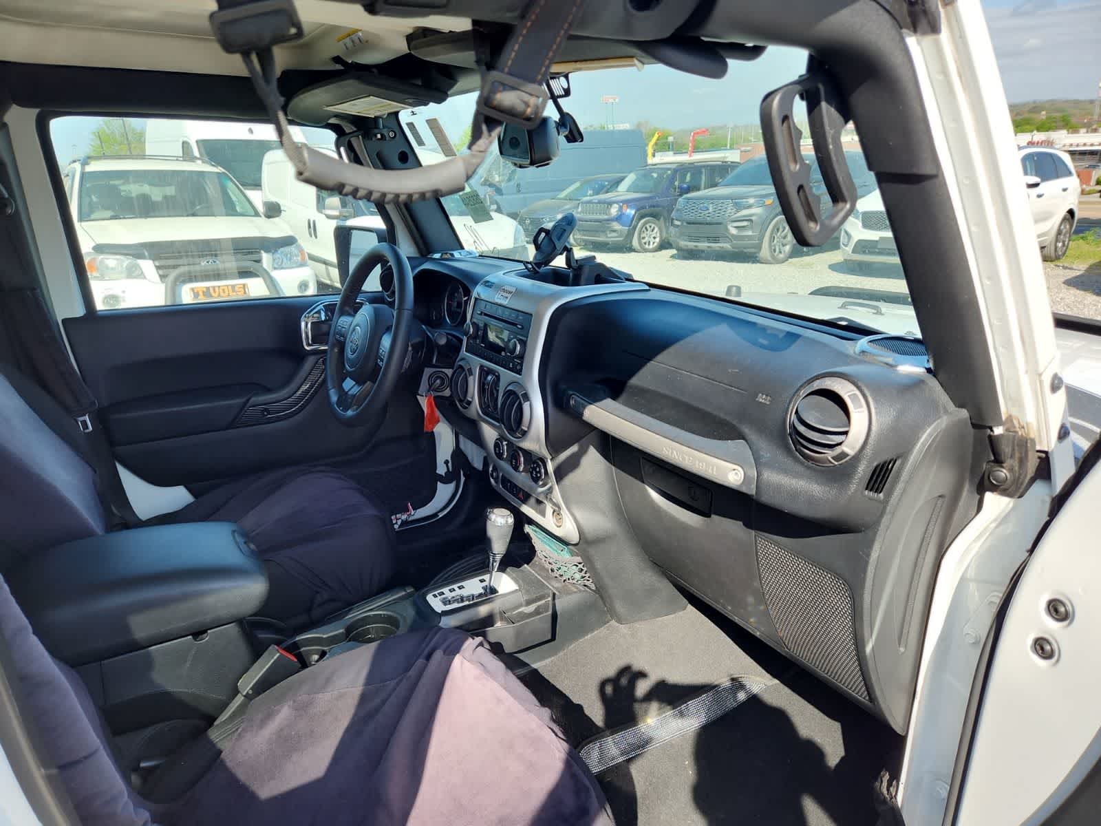 Thumbnail: 2018 Jeep Wrangler - 17