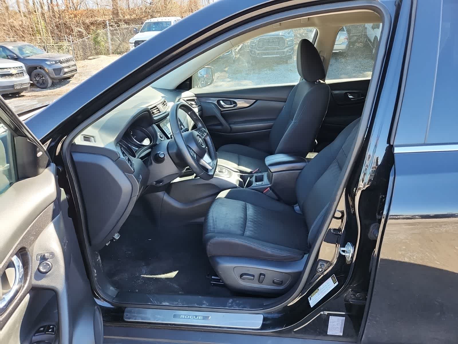 Thumbnail: 2018 Nissan Rogue - 15