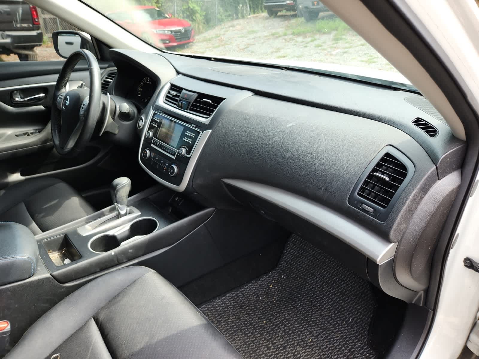Thumbnail: 2016 Nissan Altima - 17
