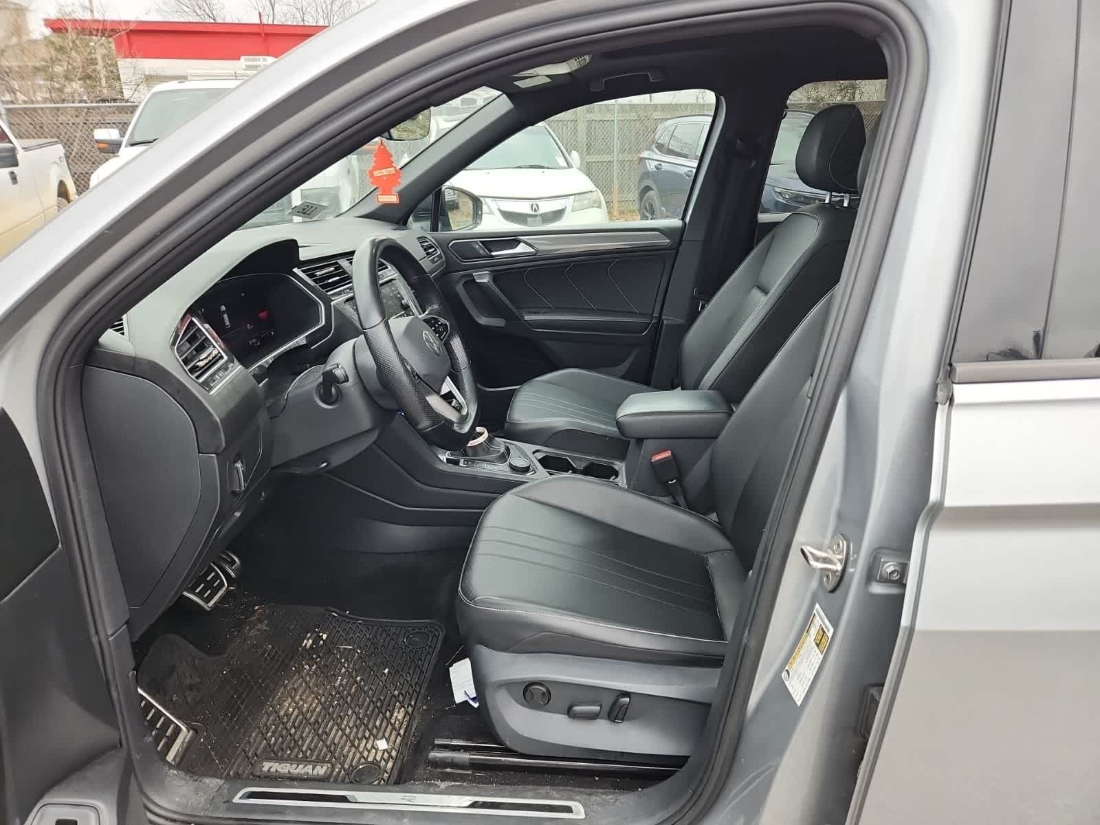 Thumbnail: 2022 Volkswagen Tiguan - 15