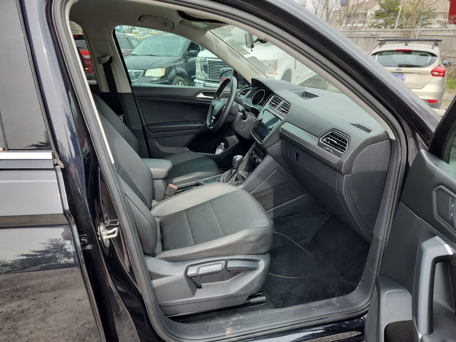 Thumbnail: 2020 Volkswagen Tiguan - 20