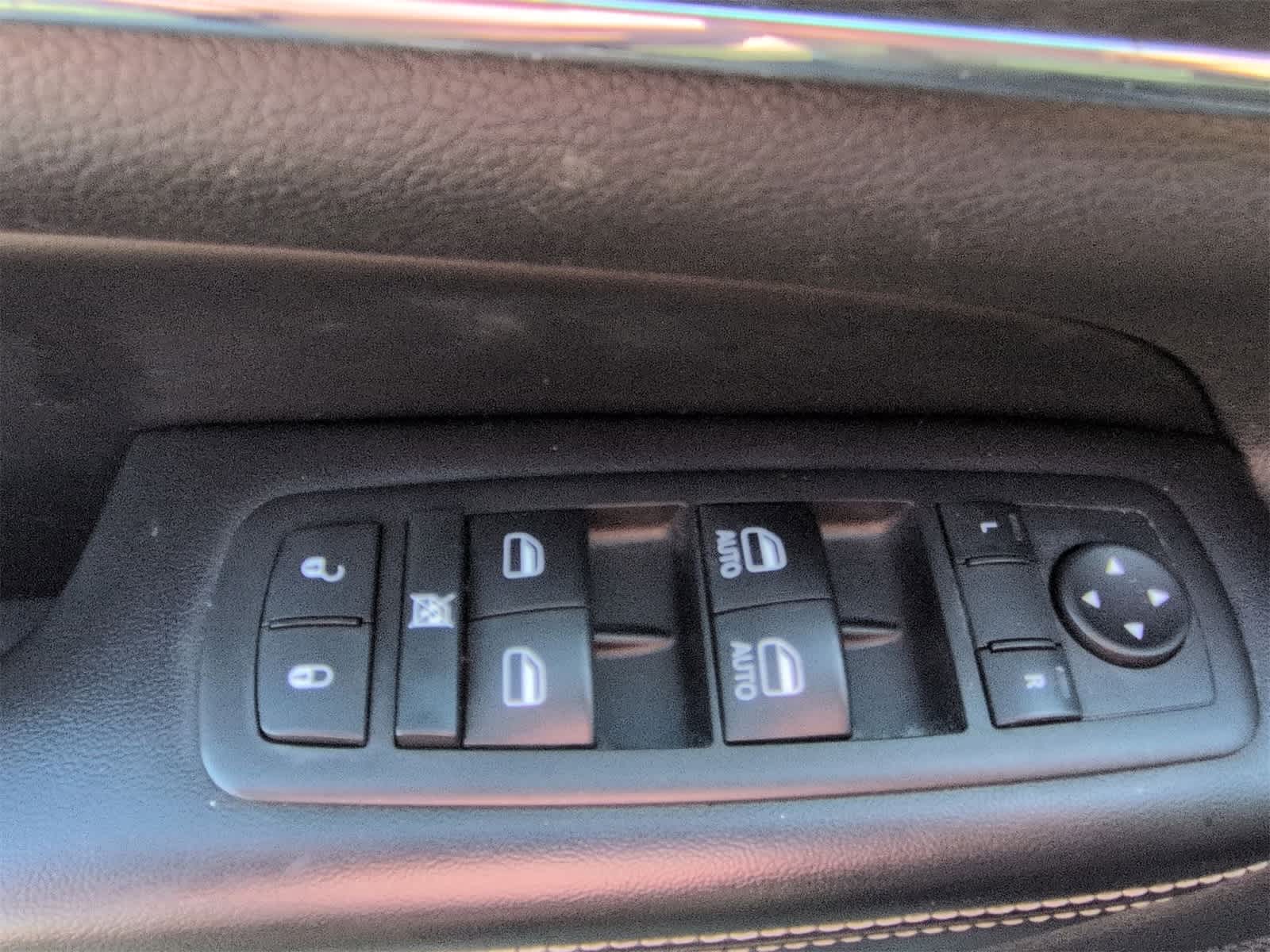 Thumbnail: 2015 Jeep Grand Cherokee - 17