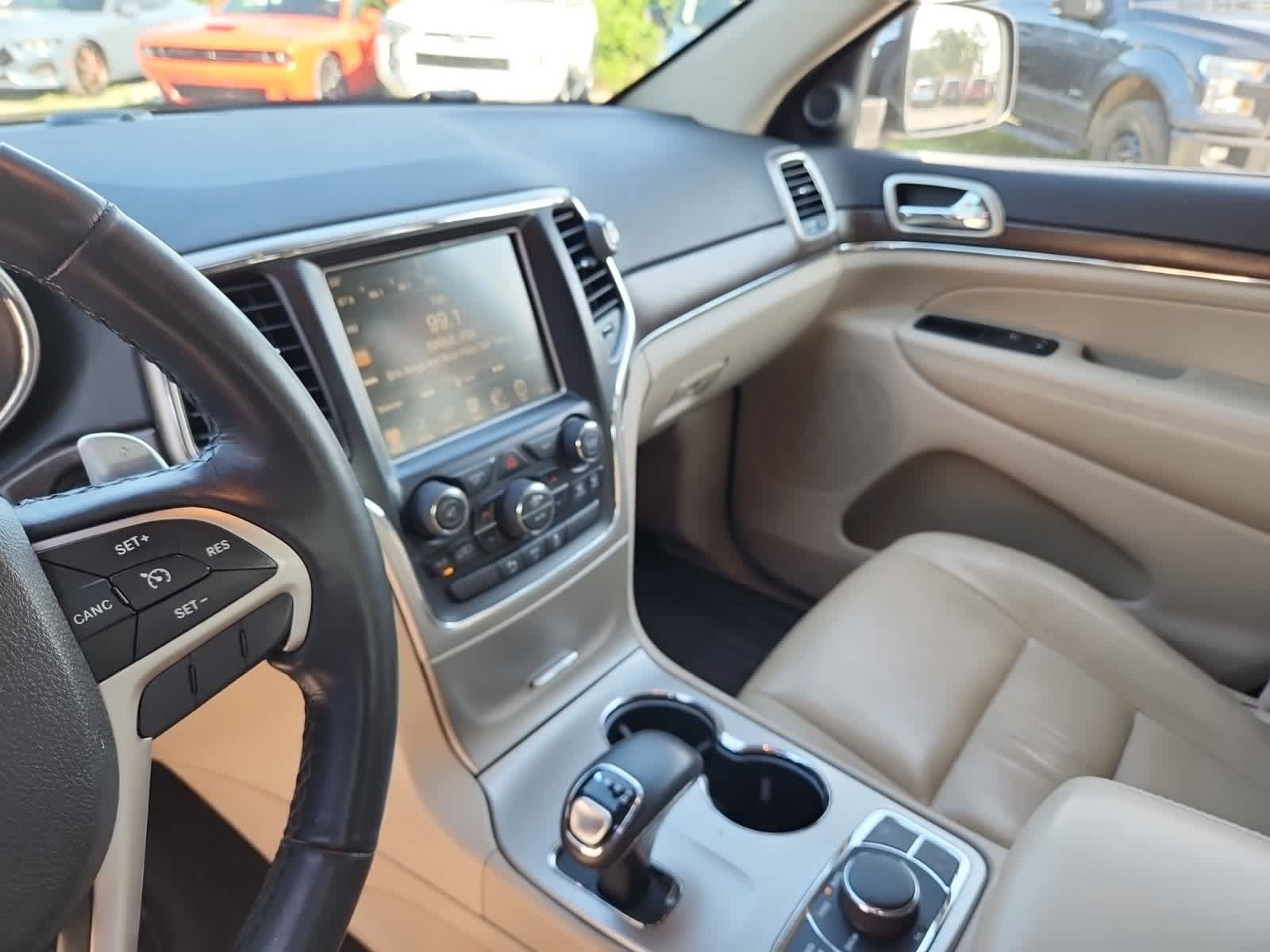 Thumbnail: 2015 Jeep Grand Cherokee - 10