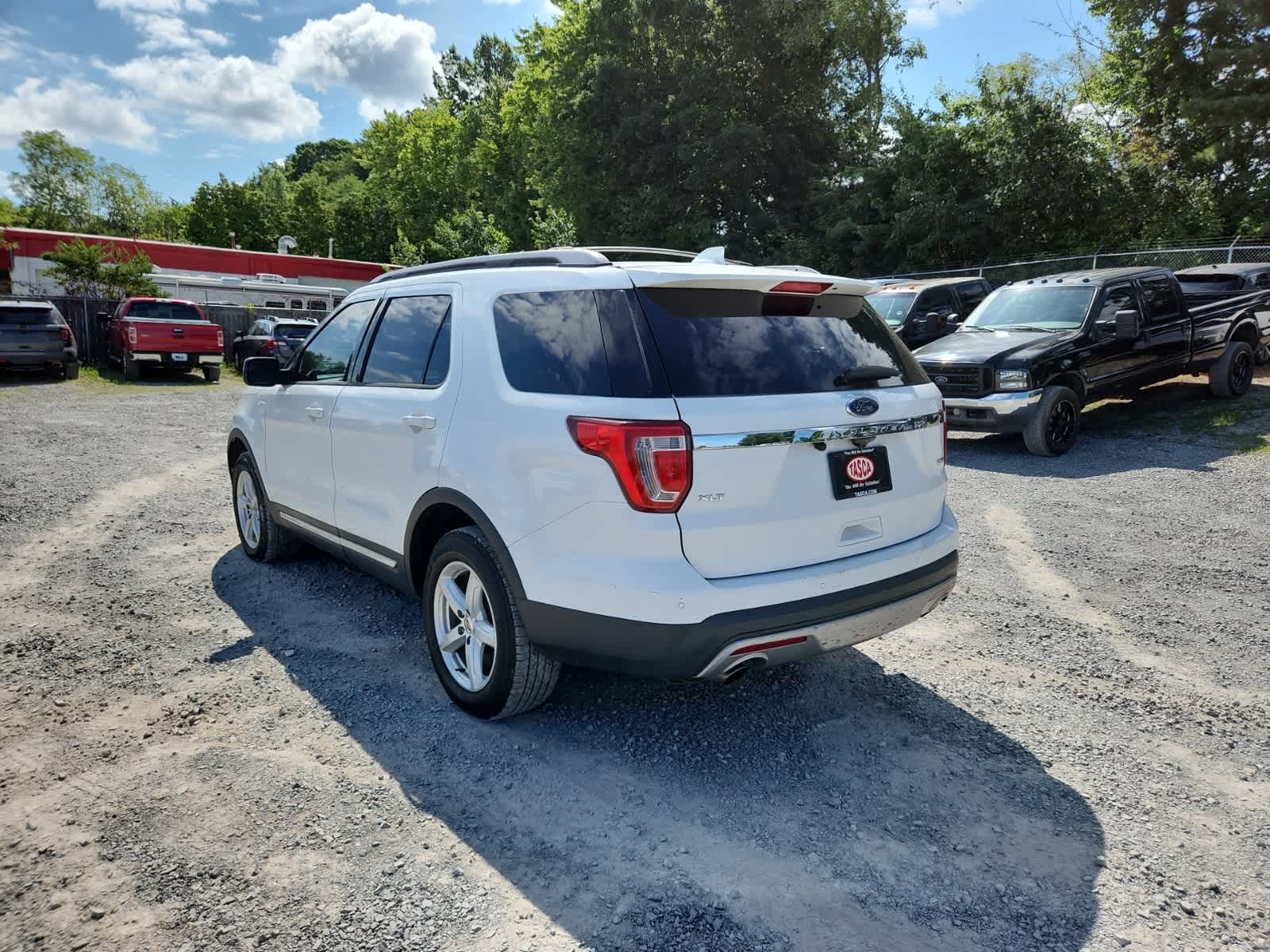 Thumbnail: 2016 Ford Explorer - 3