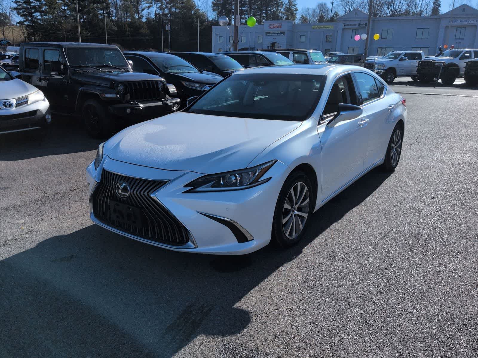Thumbnail: 2019 Lexus ES - 4