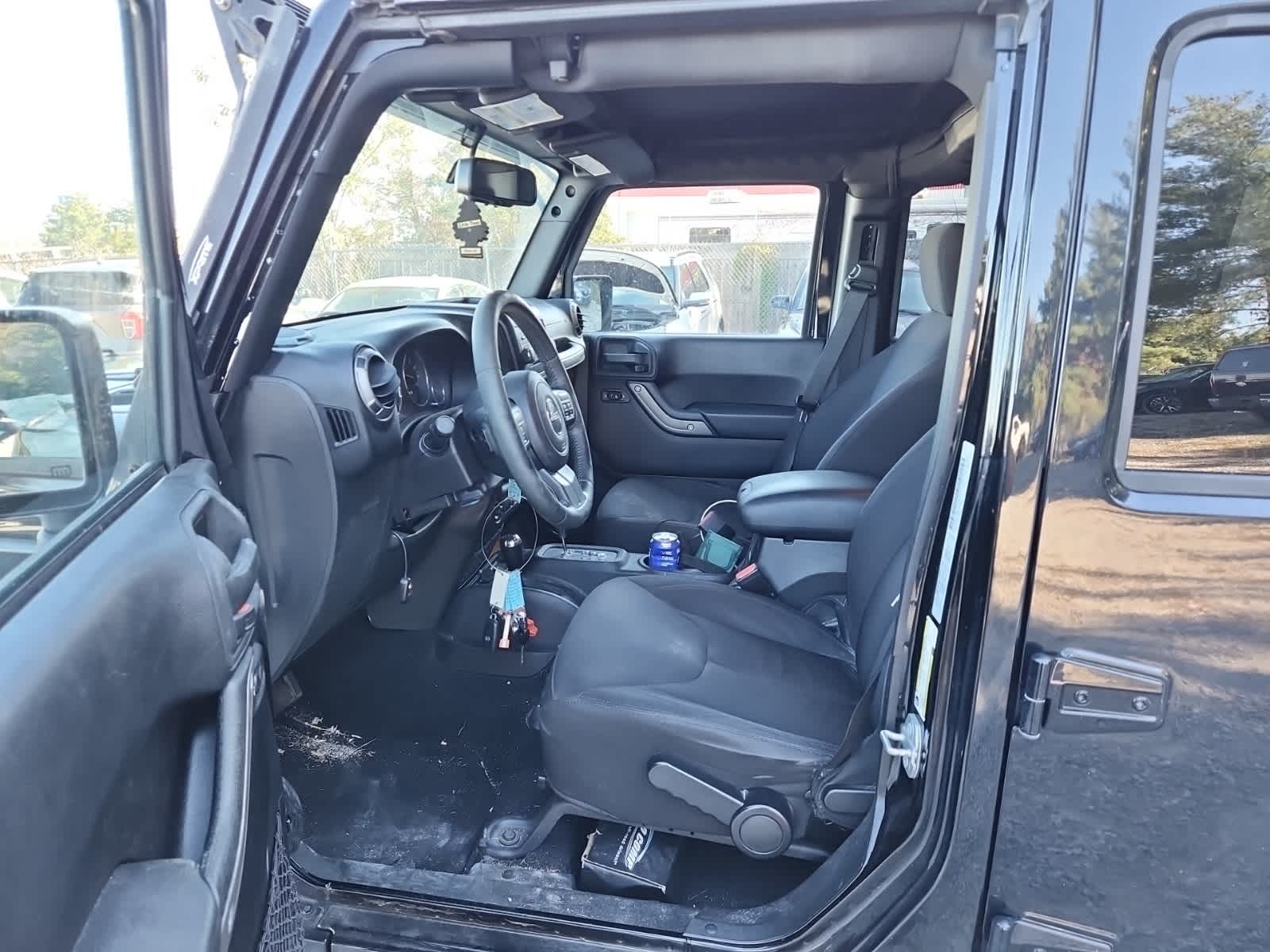Thumbnail: 2015 Jeep Wrangler - 15