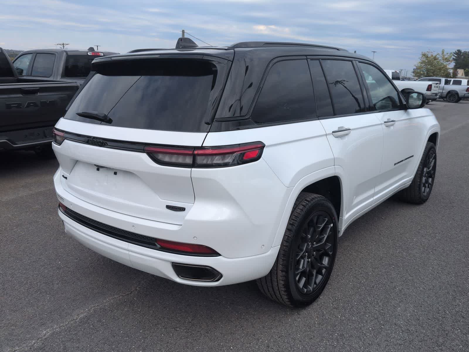 Thumbnail: 2025 Jeep Grand Cherokee - 8