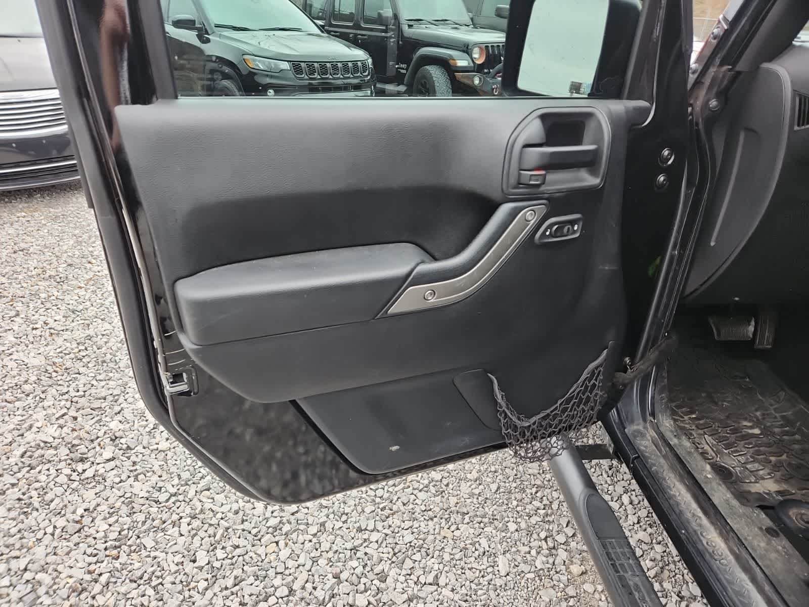 Thumbnail: 2015 Jeep Wrangler - 16