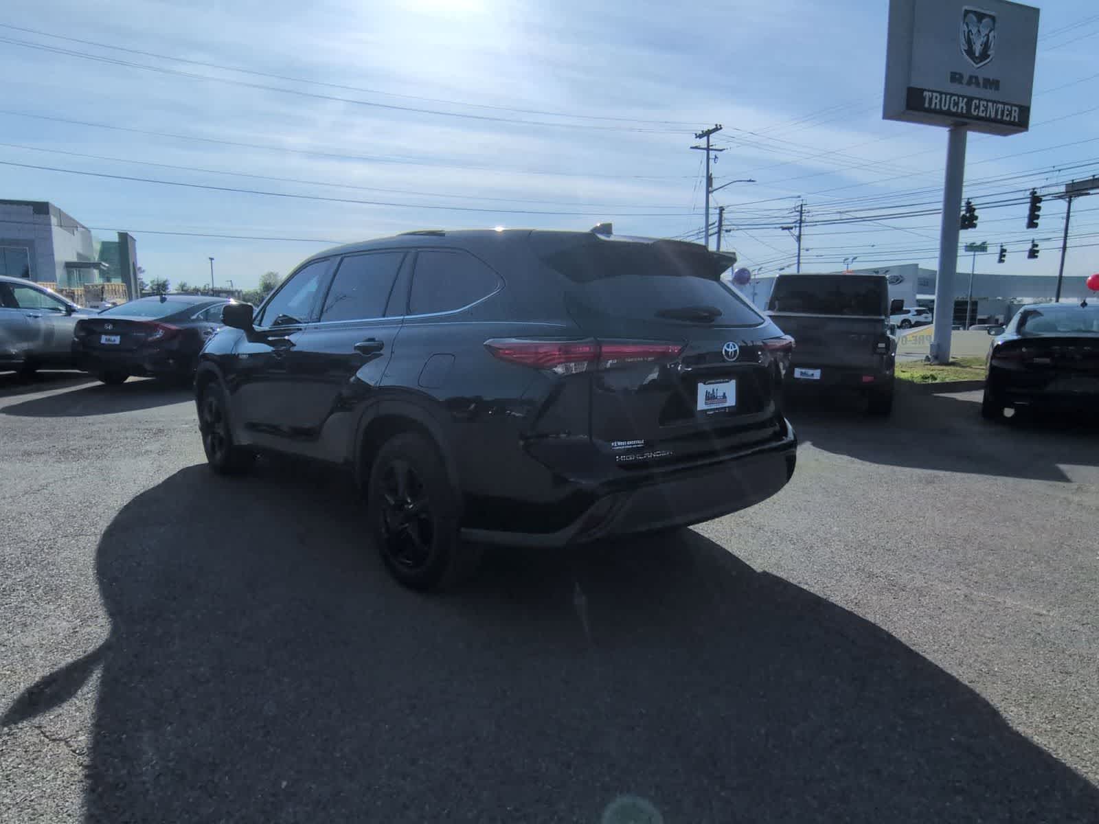 Thumbnail: 2021 Toyota Highlander - 6