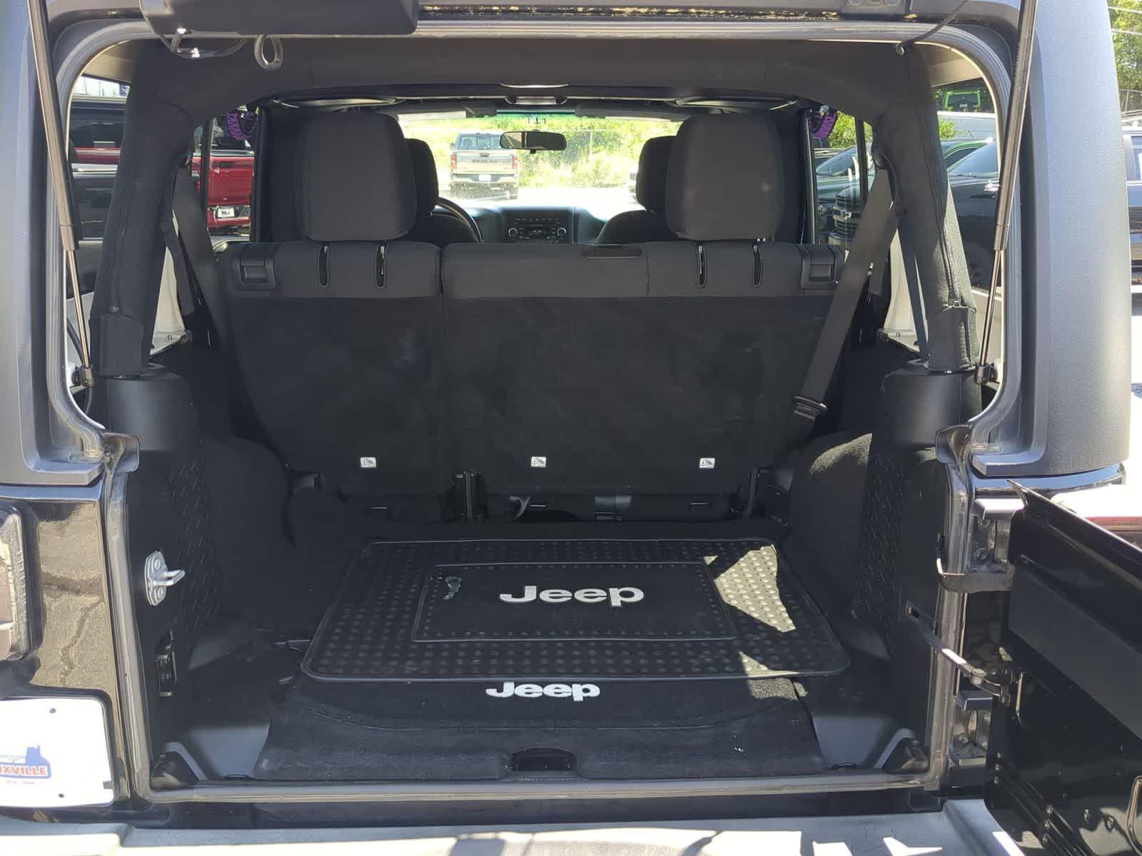 Thumbnail: 2017 Jeep Wrangler - 32