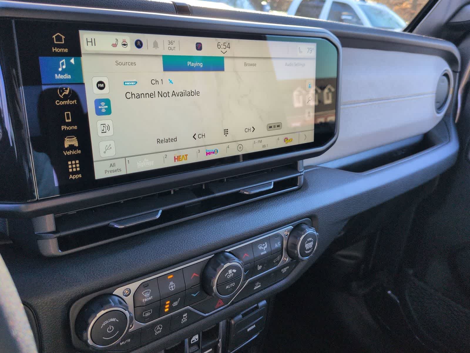 Thumbnail: 2026 Jeep Gladiator - 17