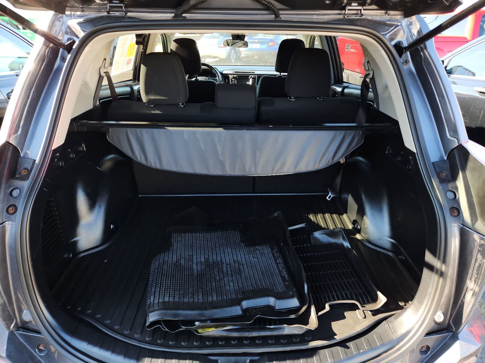 Thumbnail: 2017 Toyota RAV4 - 24