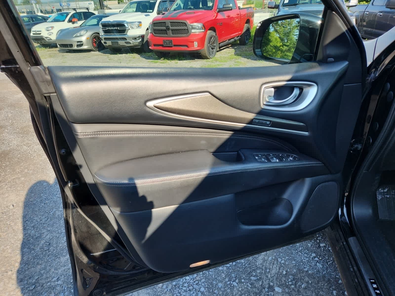 Thumbnail: 2019 INFINITI QX60 - 16