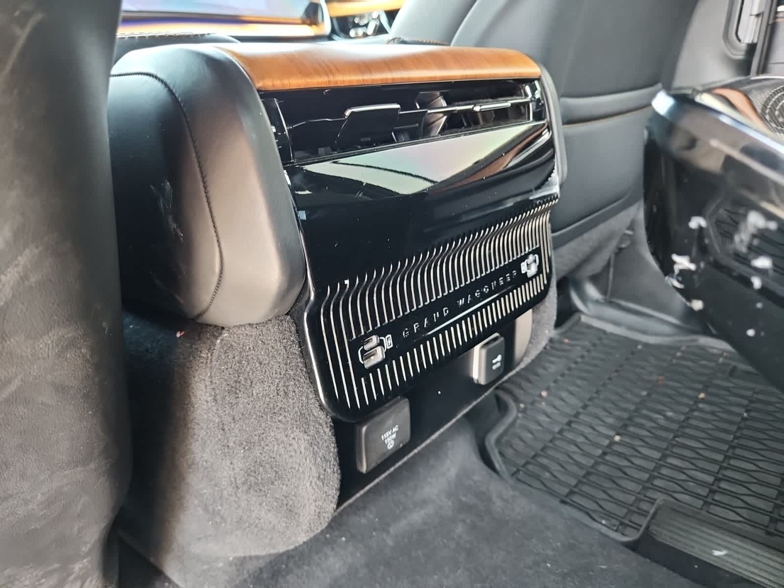 2023 Jeep Grand Wagoneer L Series III 37