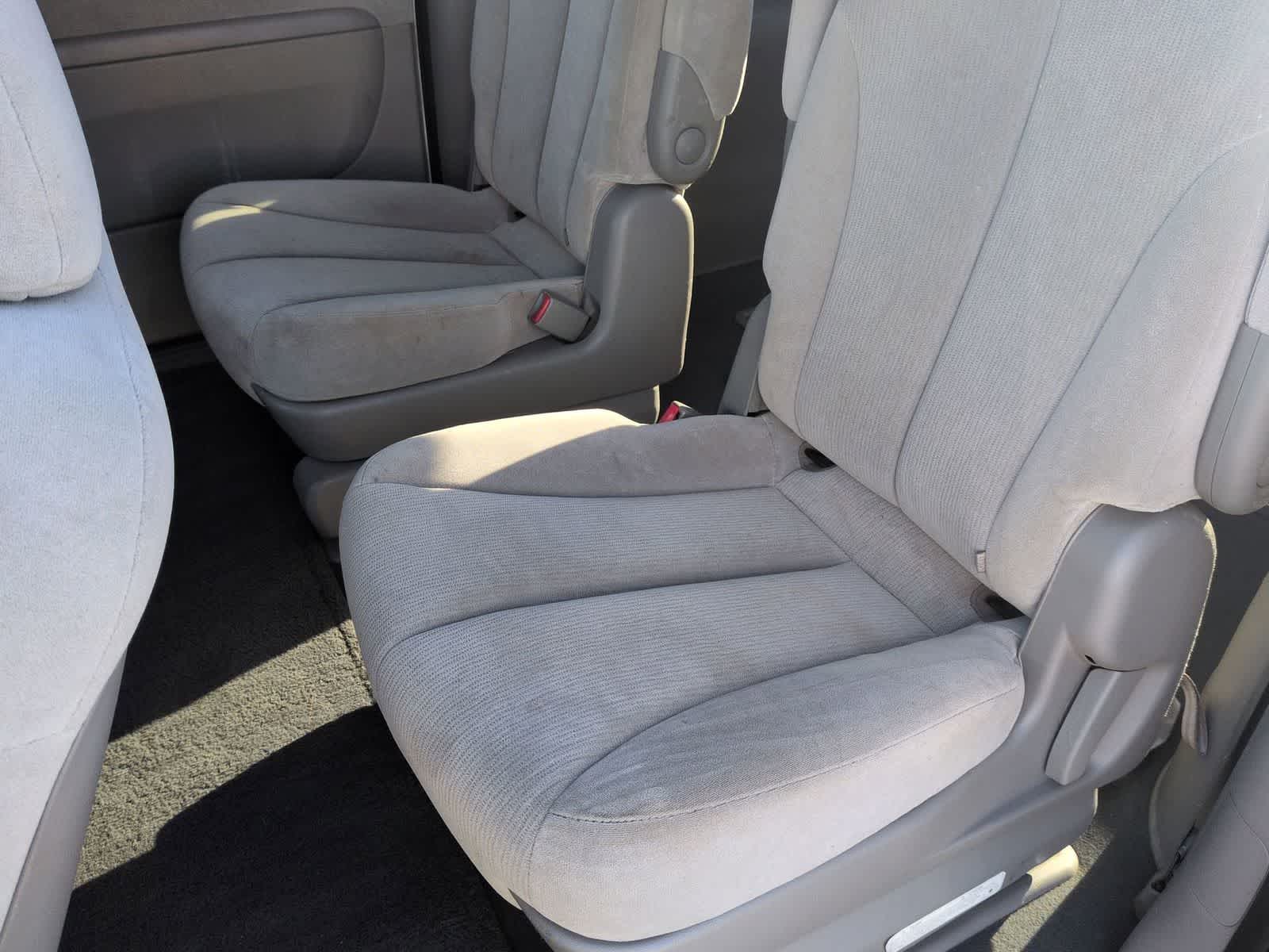 Thumbnail: 2008 Kia Sedona - 18