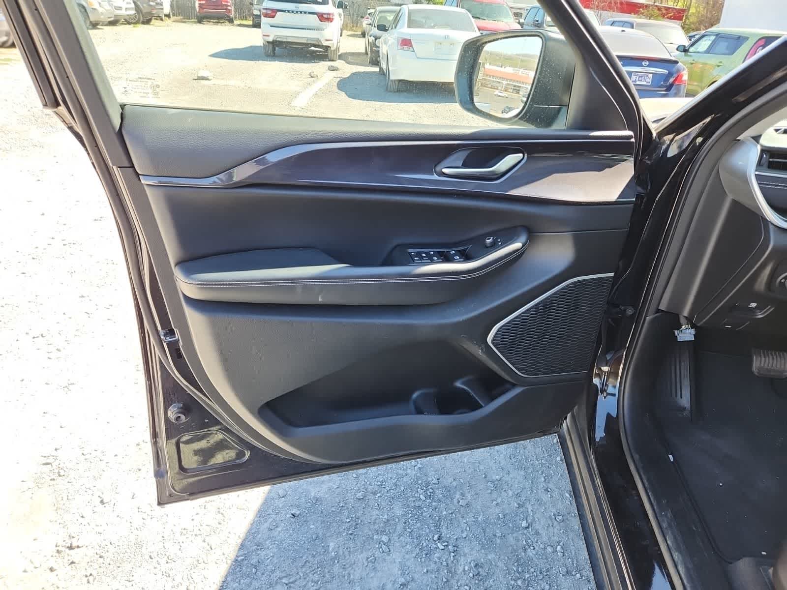 Thumbnail: 2021 Jeep Grand Cherokee L - 16